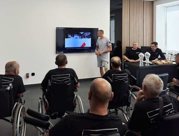 Тарас Радь та ветерани.jpg